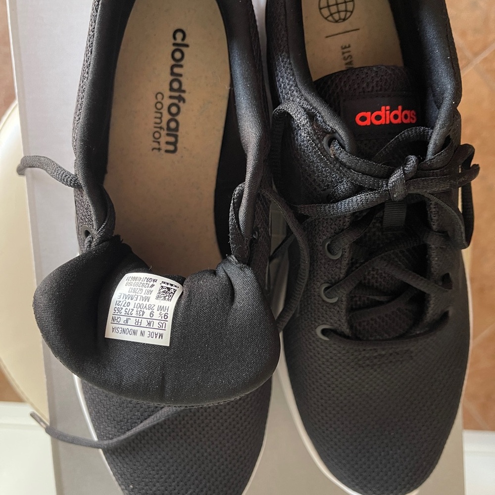 New in Box - Adidas Men’s Black Lite Racer 2.0 Sneakers - Picture 7 of 7